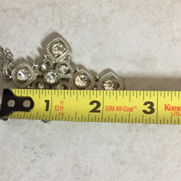 Silver blingy cross on silver chain - Picture 5 of 7